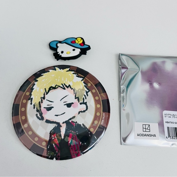 Attack on Titan Reiner Braun Casino Dealer ver. Hologram Tin Badge - Picture 4 of 4